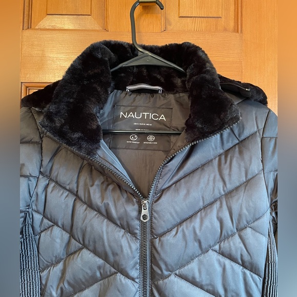 🩷NWOT Nautica Women’s Black Puffer Jacket with Hood and Faux Fur trim. size S - Picture 2 of 8